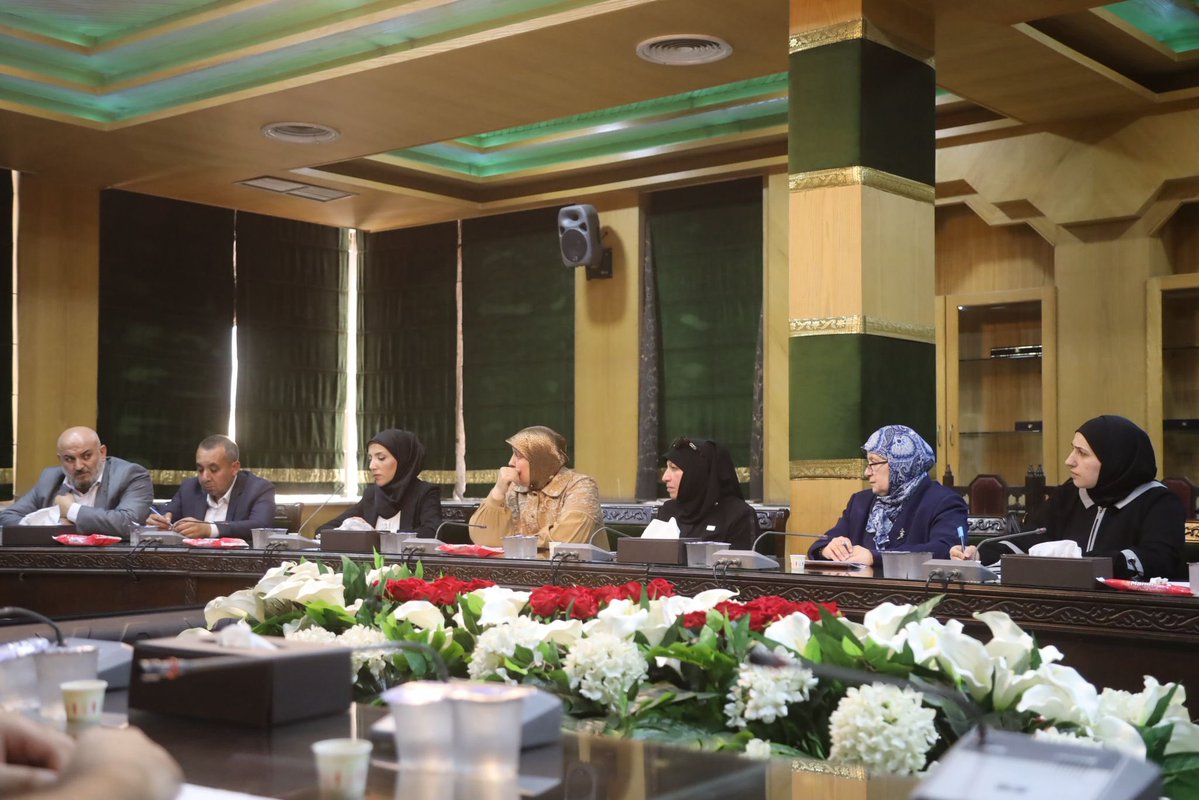AleppoGov1's tweet image. اجتماع موسّع للجنة مكافحة التسوّل في محافظة حلب، برئاسة مستشار المحافظ عبد الرحمن ددم، لمتابعة نتائج الجولات الميدانية، ووضع خطة شاملة تمهيداً لإطلاق حملة منظمة للحد من ظاهرة التسوّل وآثارها الاجتماعية بالتعاون مع الجهات المعنية.
#محافظة_حلب