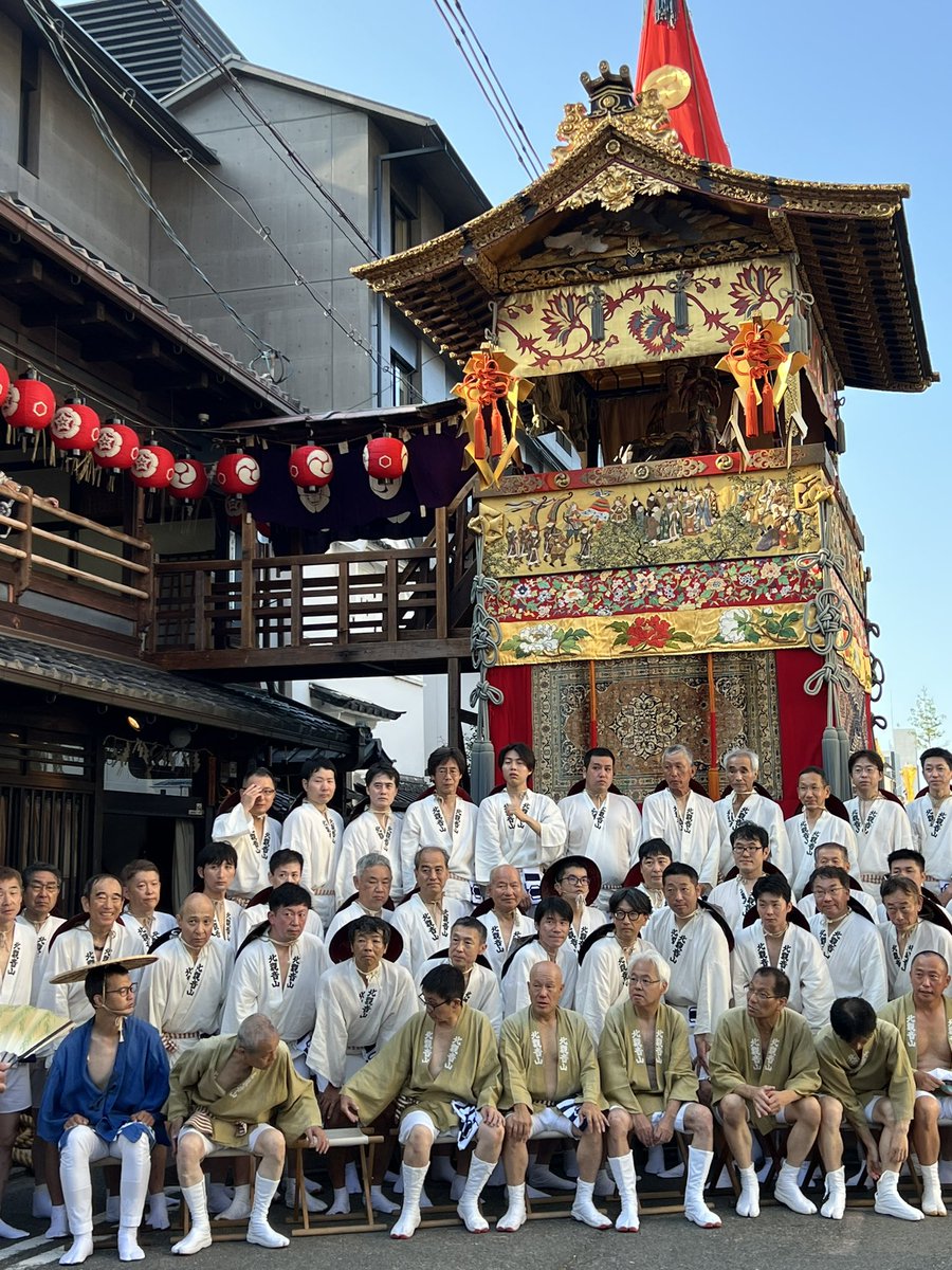 さぁ！いよいよ祇園祭 後祭 山鉾巡行日。
ぴかぴかの快晴です。
北観音山も準備ばっちり！