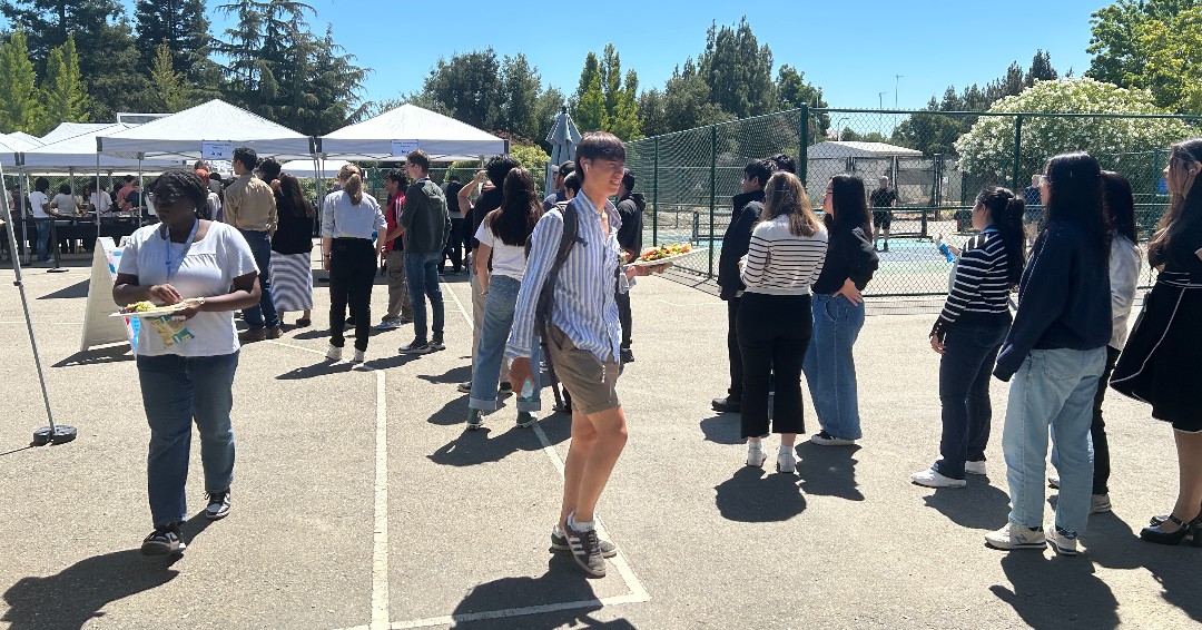 Livermore_Lab's tweet image. Interns at @Livermore_Lab collaborate with some of the brightest minds in their field. In honor of their contributions, #LLNL hosted a BBQ event for the students to gather and celebrate their summer at the Lab with food, music and games.