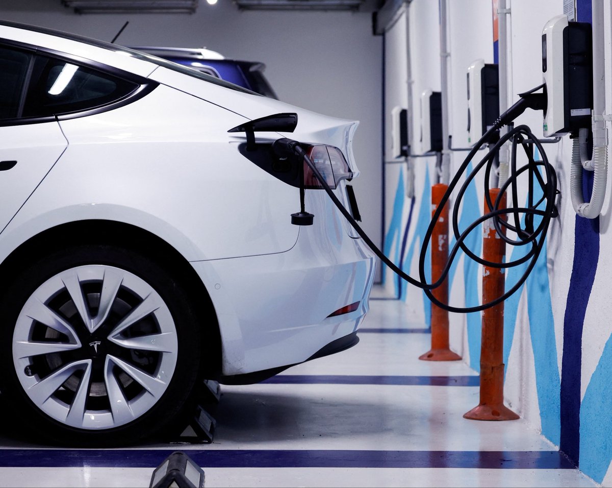 Resmi gazetede yayımlanan kararla elektrikli araçlara uygulanan en düşük ÖTV oranı %10'dan %25'e çıkarıldı.