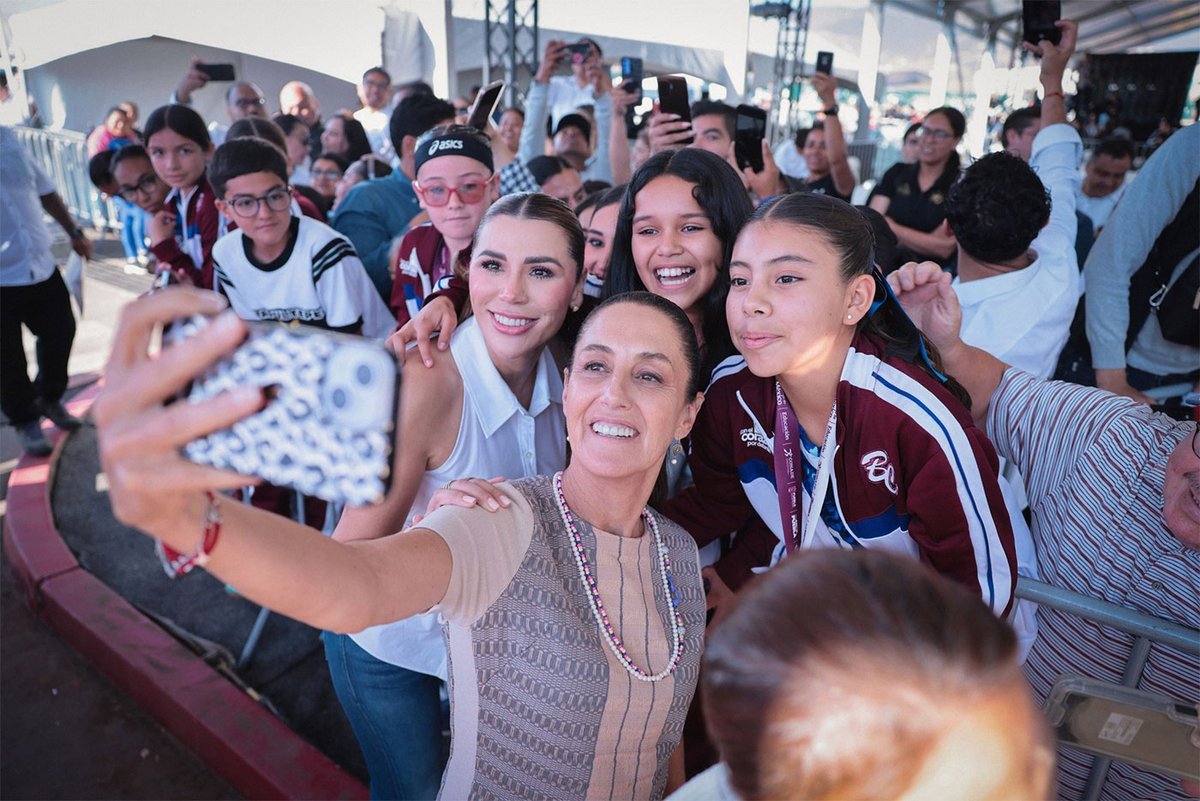 Mexican President Claudia Sheinbaum's daily press conference, with comments on port modernization, 700 years of México-Tenochtitlan, SpaceX debris, Chicharito's sexist comments, Fidel Castro &amp; Che Guevara statue, security, and Monreal's holiday.

mexicosolidarity.com/peoples-manane…