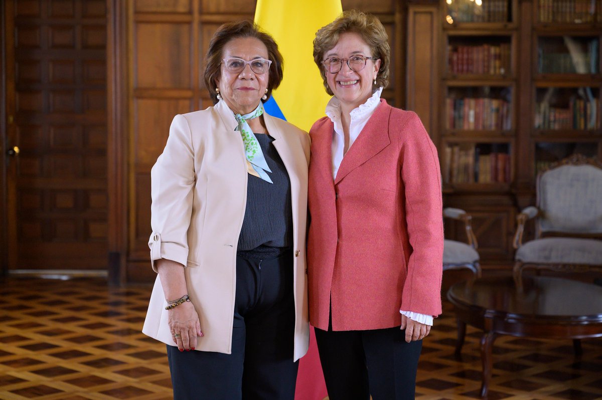 CancilleriaCol's tweet image. 🇨🇴🤝🏻🇦🇷🇪🇬🇹🇭 | Avanzando en el fortalecimiento de nuestra presencia diplomática en el mundo, la Ministra de Relaciones Exteriores (e) Rosa Yolanda Villavicencio Mapy (@ryvillavicencio) posesionó a los nuevos embajadores de Colombia en Argentina, José Roberto Acosta Ramos; Egipto,…