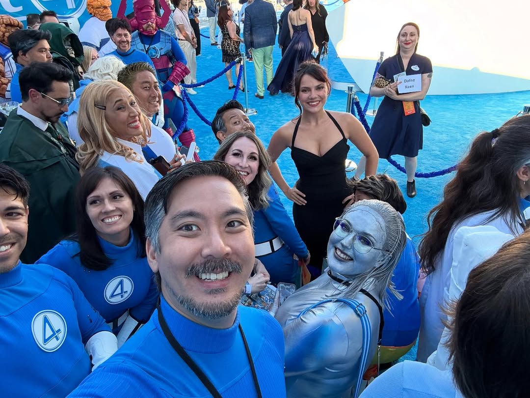 DafneKeenFandom's tweet image. New photos of Dafne Keen with fans at The Fantastic Four premiere