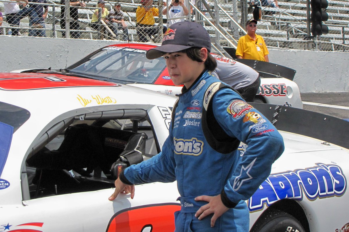 Jeff_Bluck's tweet image. Throwback to the greatest short track series - Hooters Pro Cup (early iteration of @CARSTour).
Maybe @landoncassill can tell us the story about those numbers. I was working on a car that day, and always wondered myself.
Cc: @chaseelliott @joeylogano @rboswell84 @DaleJr