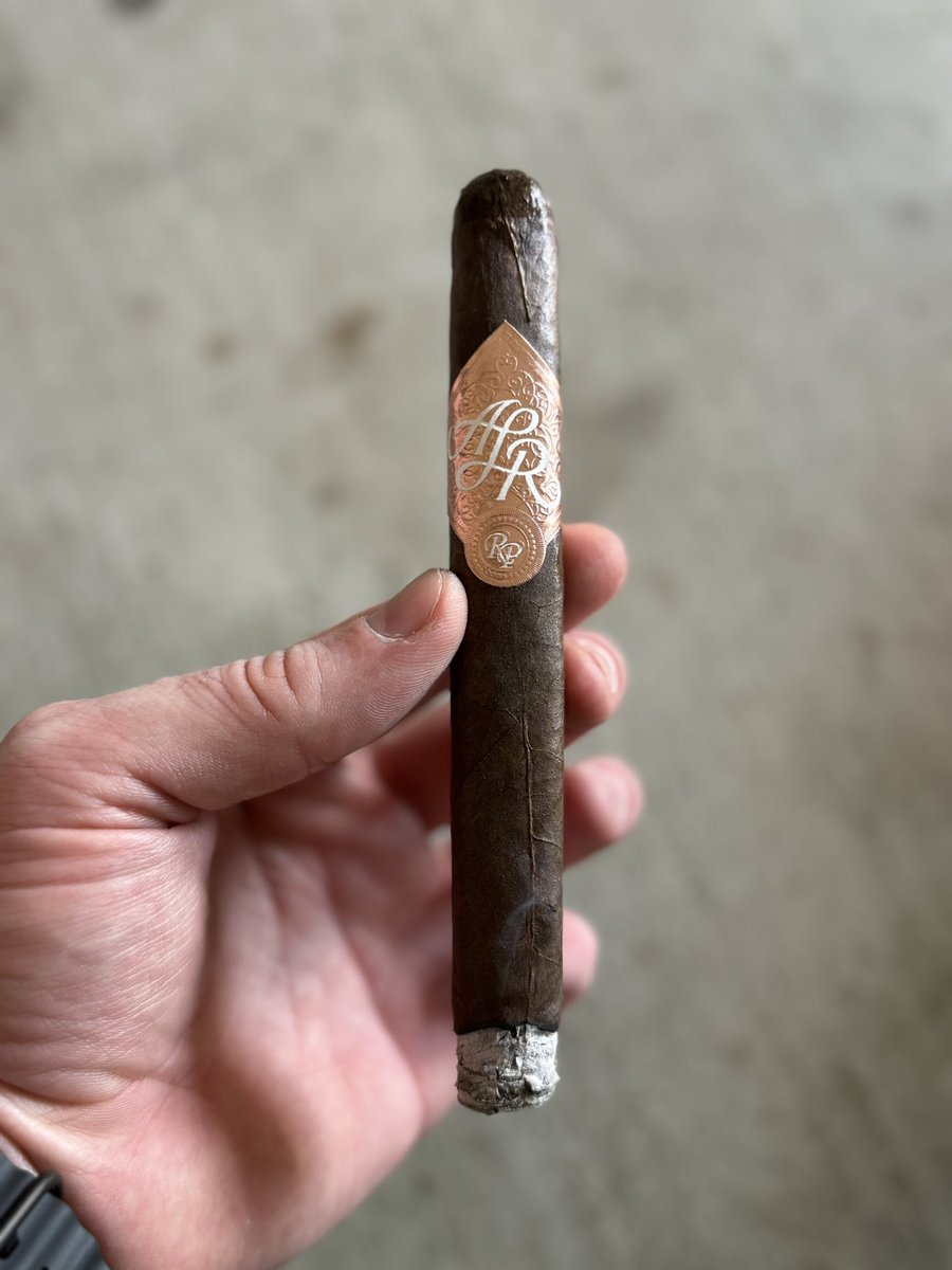 cbrown_'s tweet photo. If I only got to pick one for the rest of forever, I think it would be this one… 

#ALR #CIGARS #cigarlife #cigar https://t.co/Iao54GBHJI