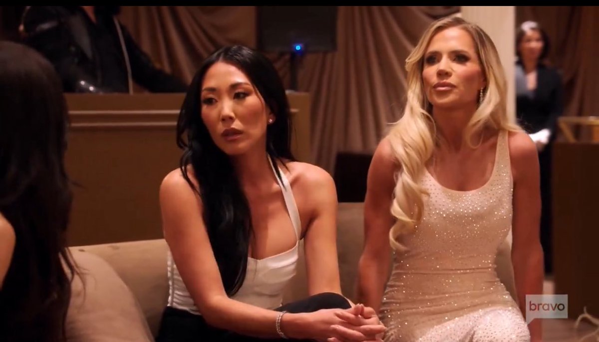 GinaRealityTV's tweet image. the real reason gina and emily are so pressed like i鈥檝e never seen a duo out mug so hard 馃槏馃槏馃槏