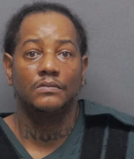News4SA's tweet image. ARRESTED | A man has been arrested for allegedly setting a bar on fire that had recently fired his girlfriend, and threatened to kill the bar owners. bit.ly/4lUxJIM
