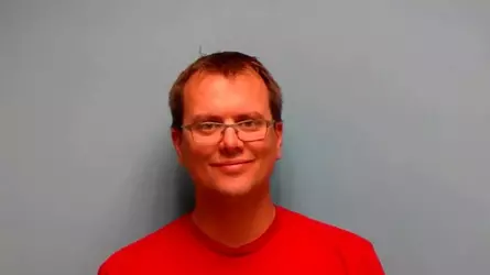 MutteringJ's tweet image. OP-ED: IF DOWN, JUST BE GLAD YOU'RE NOT SICK STEEL TOE!
Imagine being a beggar for chump change, then exposed as a swinger, drug user and face allegations of domestic abuse from two ex-wives, plus admitting guilt for 'revenge porn' ... Then be thankful you're not @AaronImholte!