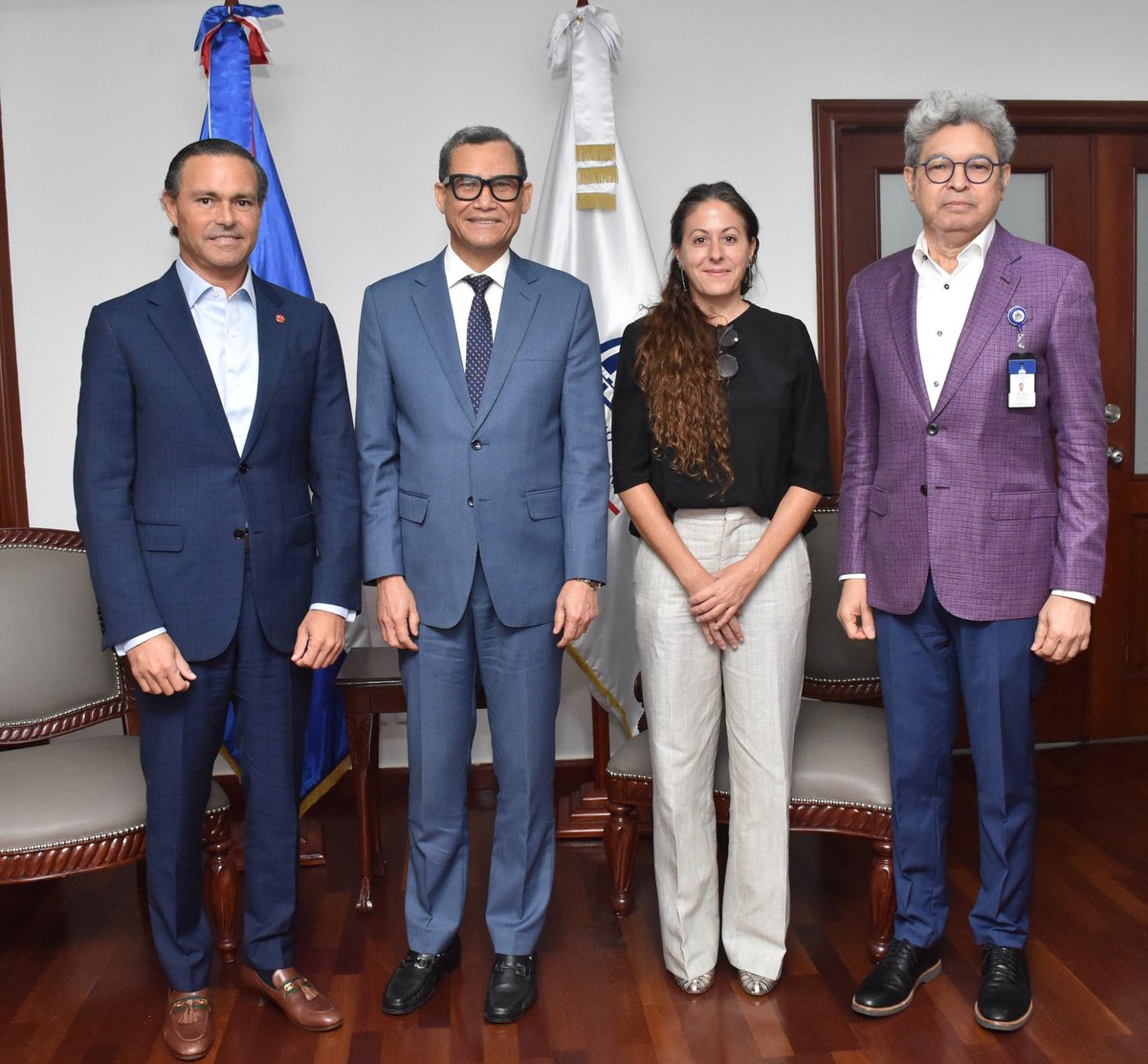 Save the Children RD (@savechildrenrd) on Twitter photo Gracias al Ministro de Trabajo <a href="/EddyOlivares14/">Eddy Olivares</a> por la productiva reunión con nuestro presidente de consejo <a href="/juantomasdiazi/">Juan Tomás Díaz</a> donde compartimos los avances del Sello Empresa Libre de Trabajo Infantil ELTI-RD que lidera el viceministerio de trabajo infantil y sectores vulnerables Gracias al Ministro de Trabajo <a href="/EddyOlivares14/">Eddy Olivares</a> por la productiva reunión con nuestro presidente de consejo <a href="/juantomasdiazi/">Juan Tomás Díaz</a> donde compartimos los avances del Sello Empresa Libre de Trabajo Infantil ELTI-RD que lidera el viceministerio de trabajo infantil y sectores vulnerables