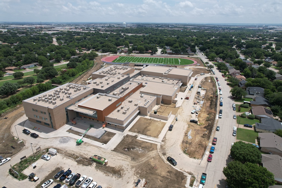 ArlingtonISD's tweet image. 🏫✨ Get a sneak peek of the new Joey Rodriguez Junior High!

The east Arlington campus features modern classrooms, arts and STEM spaces, and a brand-new athletic field — all opening this fall.
Take a look: aisd.net/district-news/…. #JoeyRodriguezJH #ArlingtonISD