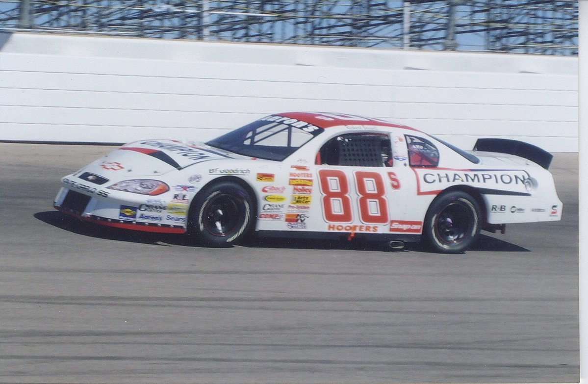 Jeff_Bluck's tweet image. Throwback to the greatest short track series - Hooters Pro Cup (early iteration of @CARSTour).
Maybe @landoncassill can tell us the story about those numbers. I was working on a car that day, and always wondered myself.
Cc: @chaseelliott @joeylogano @rboswell84 @DaleJr