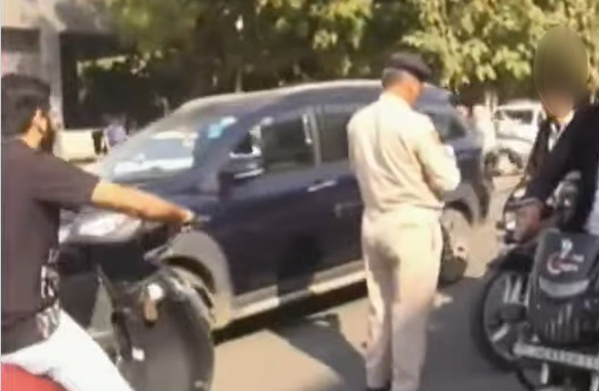 GujaratHeadline News (@gujaratheadline) on Twitter photo #Ahmedabad Police's drive against people driving on Wrong Side of Road till July 27;they will be issued with E-Memo or vehicle will be detained; Rs 1.5 crore fine collected from 9300 commuters <a href="/AhmedabadPolice/">Ahmedabad Police અમદાવાદ પોલીસ</a> #Gujarat #Ahmedabad Police's drive against people driving on Wrong Side of Road till July 27;they will be issued with E-Memo or vehicle will be detained; Rs 1.5 crore fine collected from 9300 commuters <a href="/AhmedabadPolice/">Ahmedabad Police અમદાવાદ પોલીસ</a> #Gujarat