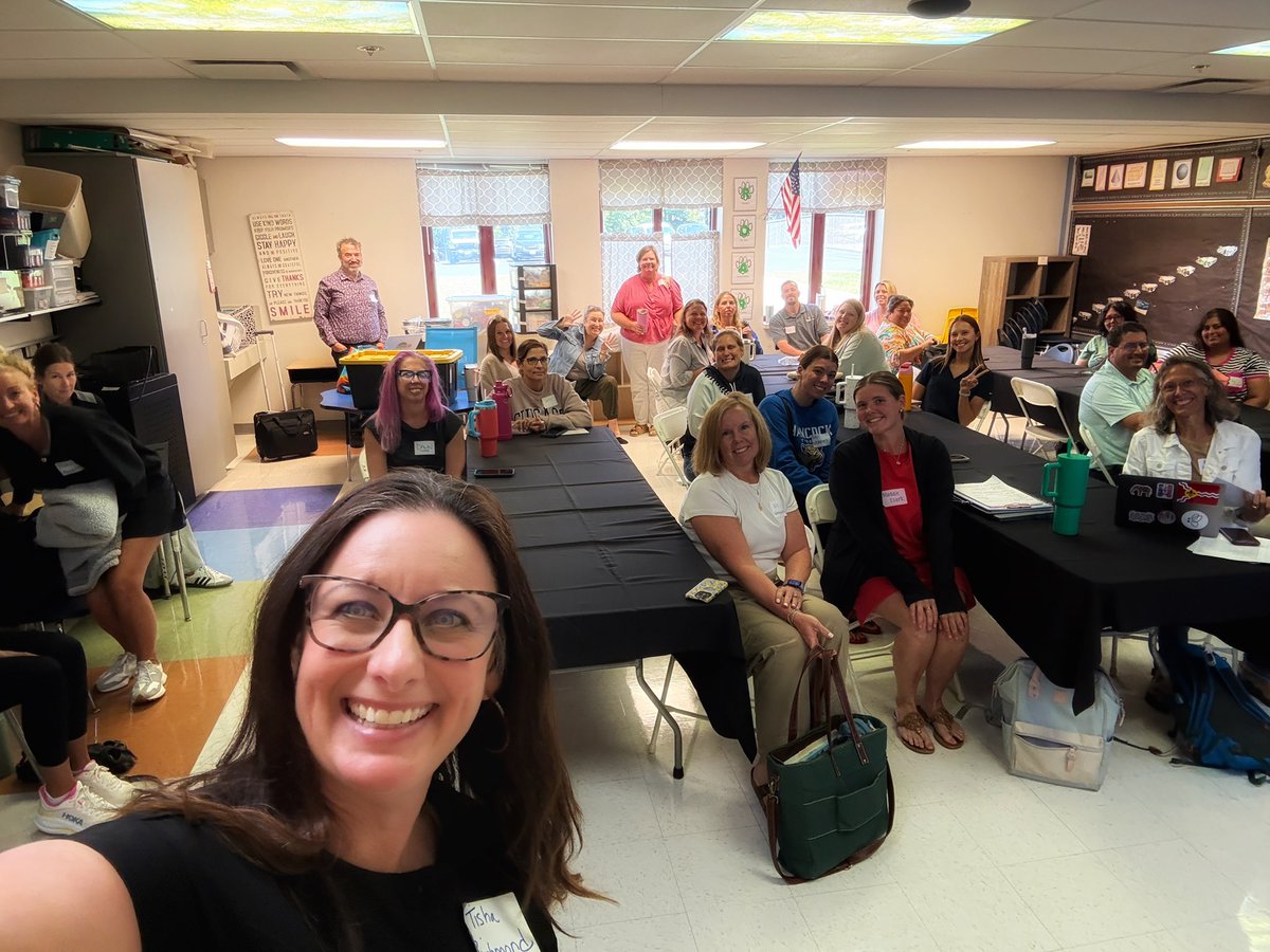 tishrich's tweet image. Had an incredible 1st trip as an @i2eEDU @Canva Specialist! Spent 2 full days presenting all things @canvaEDU at the AI Educator Summit hosted by Hancock Place Schools in St. Louis, MO! Had a great time co-presenting a few Ask the Expert sessions and spending time with…