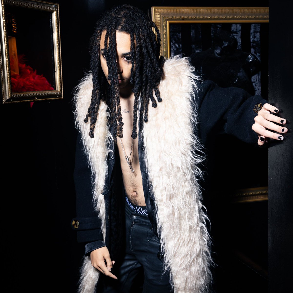 therealugs's tweet image. Che dropped the most critically-acclaimed underground project potentially ever 👀