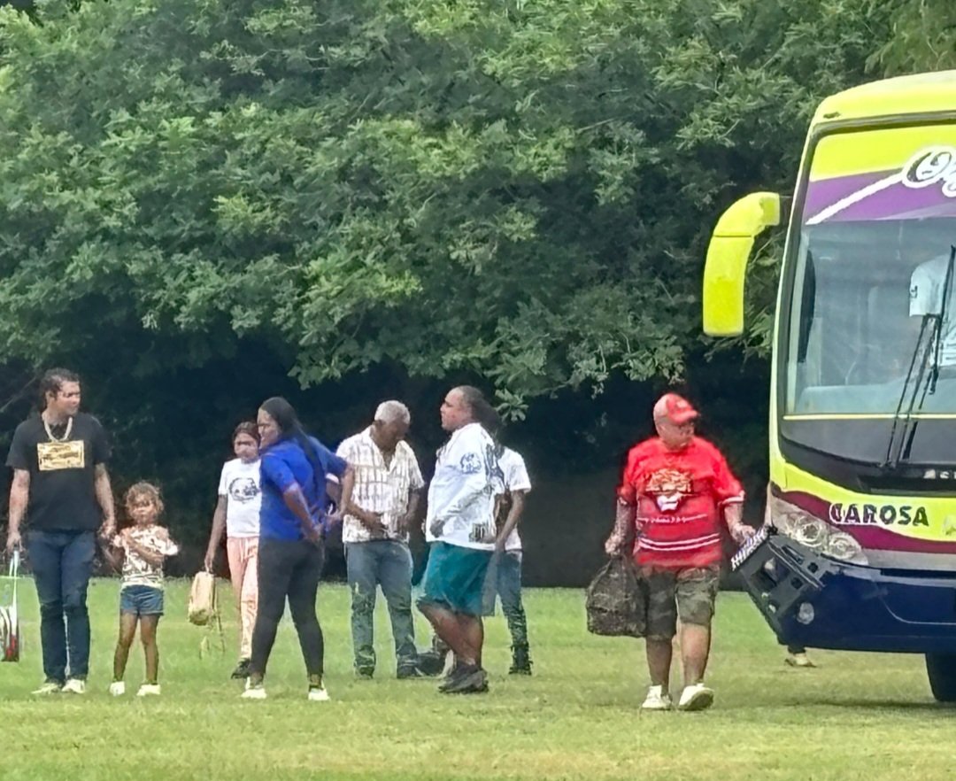 PIERO_CALANDRE's tweet image. ¡OJO A LAS IMÁGENES!
🚨🚨🚨🚨🚨🚨🚨🚨

En exclusiva, les comparto dos imágenes de uno de los dos autobuses que están trasladando gente para que le hagan pelota a RODRIGO CHAVES, estas imágenes son para la actividad en El Coco, Guanacaste.

Esperen más material.
🤡🤡🤡👇🏻👇🏻👇🏻🤡🤡🤡