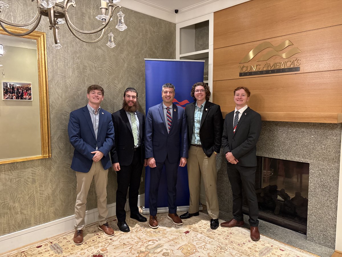 RepTomBarrett's tweet image. Thank you to everyone at @YAF for having me at this morning’s Buckley Breakfast! I’m grateful for my time in Young America’s Foundation at Western Michigan and the connections I made with other students who believe in the values that make America the greatest country in the…