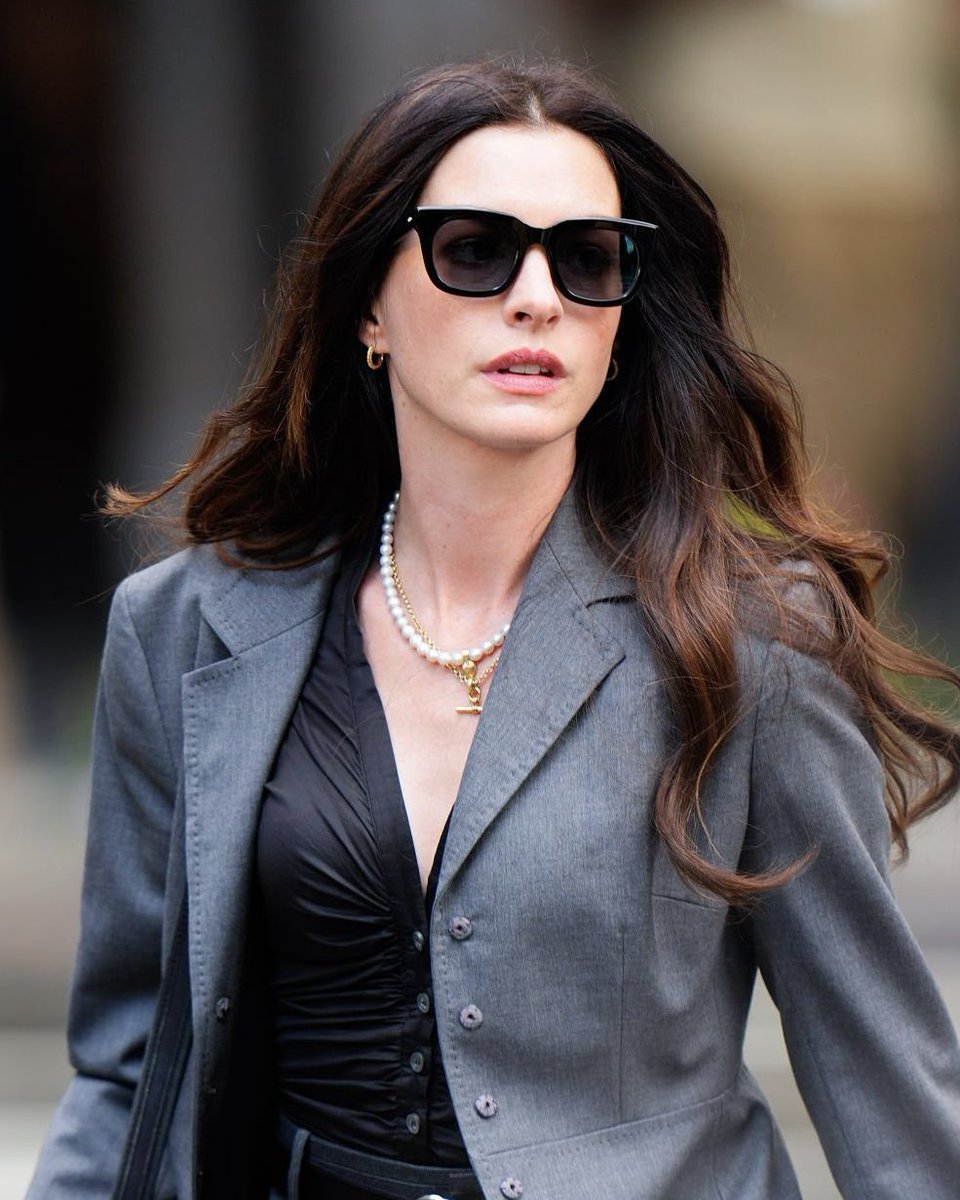 『プラダを着た悪魔』2の撮影にミランダ(メリル・ストリープ)も参加！
2人とも変わらなすぎて20年経ったとは思えない。エミリーもナイジェルも続投され、みんな帰ってくる！2026年5月1日公開予定👠❤️