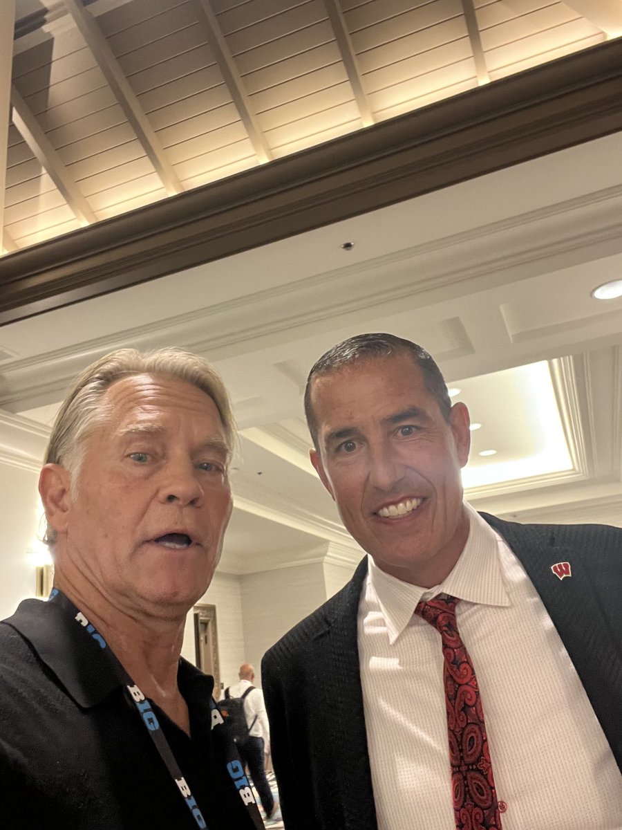 kenthomson87's tweet image. Good Times @MandalayBay @bigten #MediaDays @kenthomson87 @sportsxradio w/ HC #JeddFisch @UW_Football & @BadgerFootball HC #LukeFickell