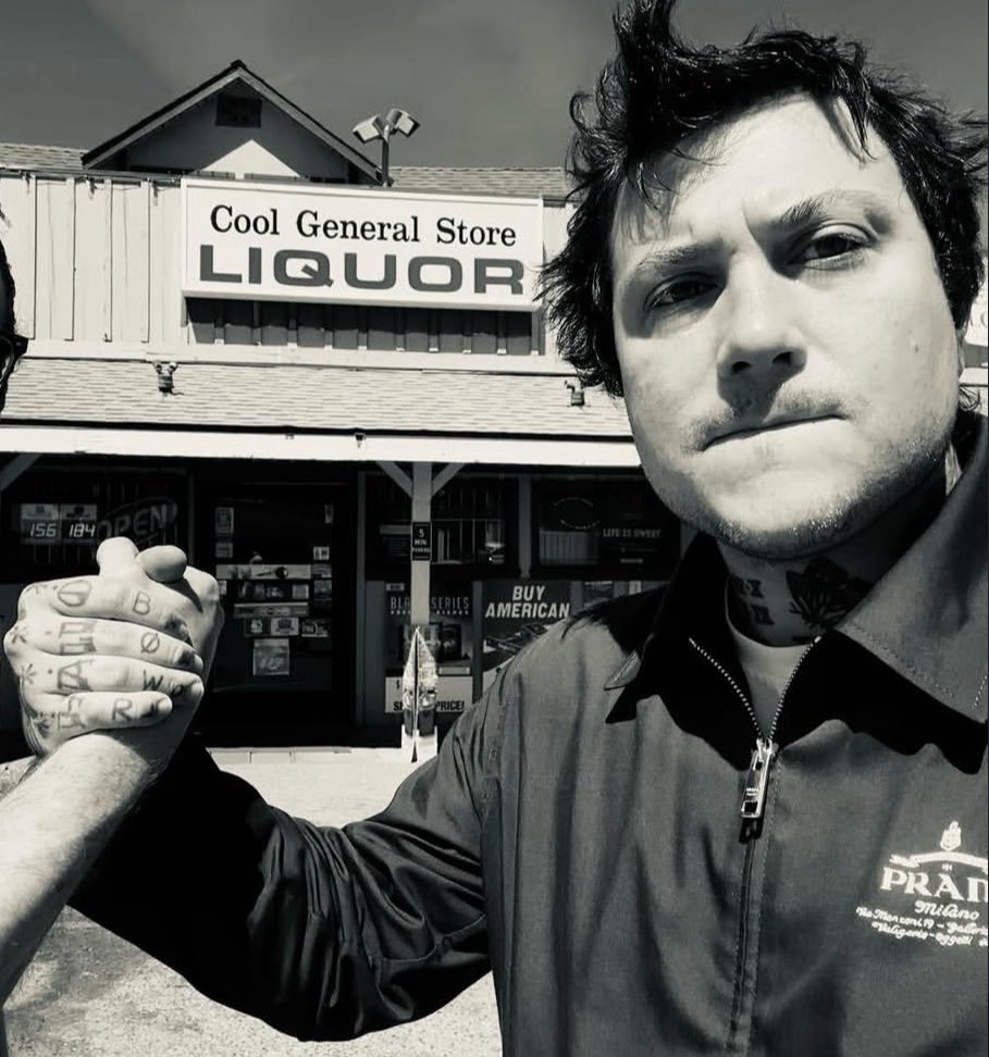 screaminstereo's tweet image. EVERYONE WAKE UP NOW NEW FRANK HAS HIT THE FEED