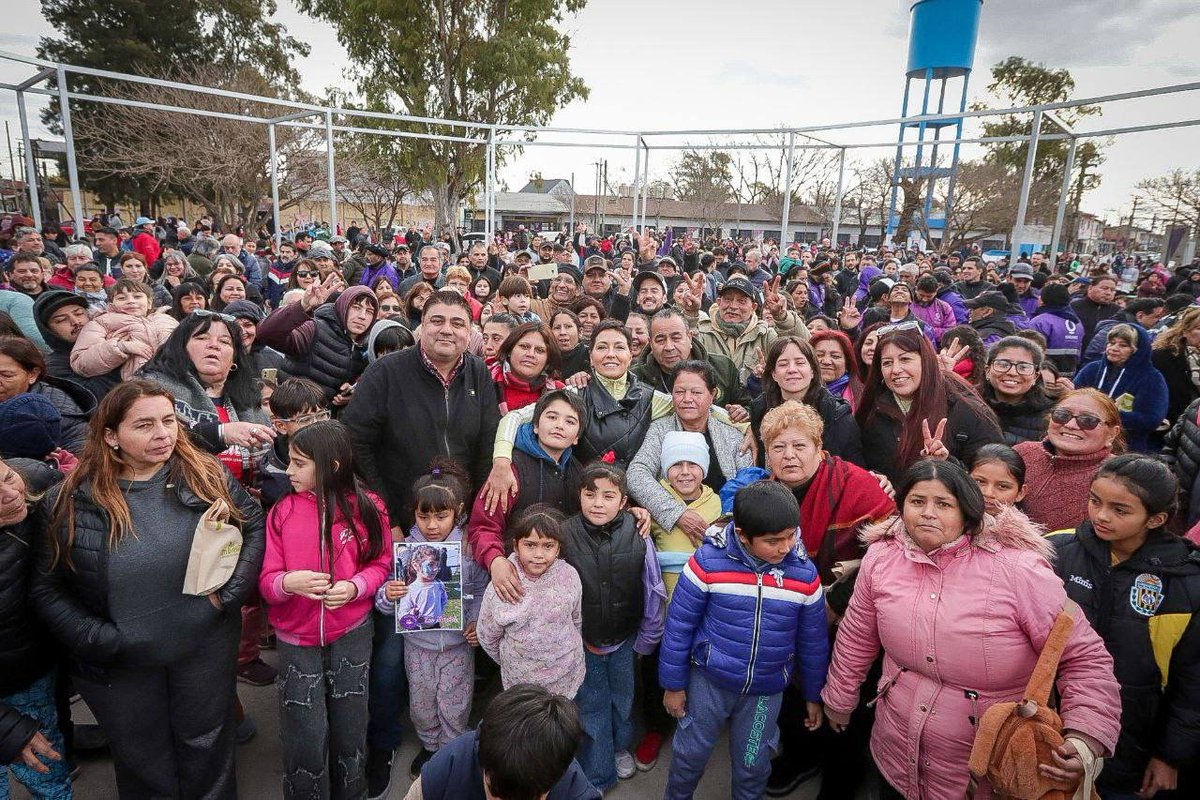 mayrasmendoza's tweet image. Inauguramos la plaza ARA General Belgrano en el barrio los Eucaliptus de #Solano, con @ceciliasoler_, parte clave de la transformación de #Quilmes.
Mientras el gobierno nacional abandona a la gente, recorta obras y desprecia lo público, acá seguimos invirtiendo en espacios de…