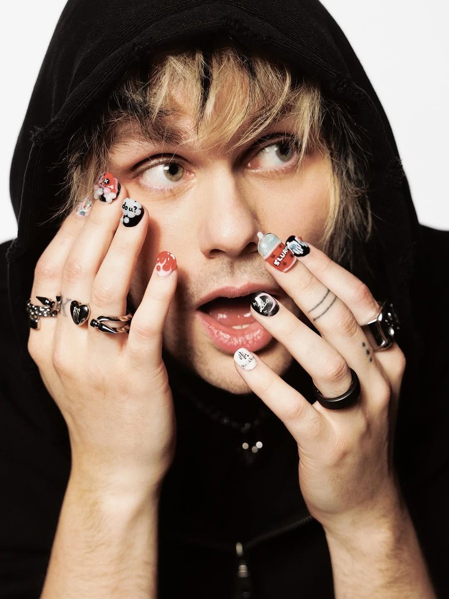 5SOSDigest's tweet image. Michael Clifford has 61,691 (+ 81) followers & 418,506 (+ 3.6 K) monthly listeners on Spotify as a solo artist!
Congratulations @Michael5SOS, we are SO proud of you 🖤
Keep streaming #killmeforalways on Spotify here: open.spotify.com/track/5xCTgxiJ…
