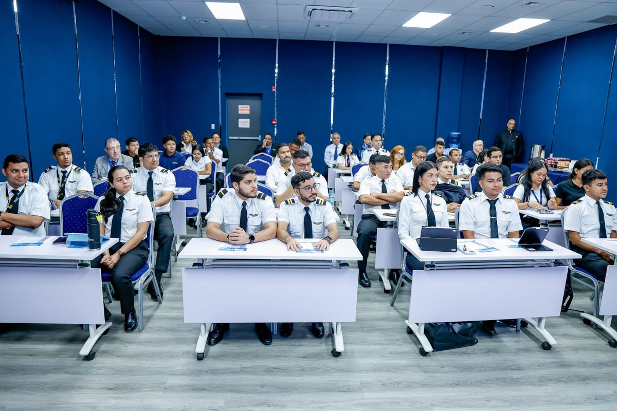 La AAC, a través de la  Dirección de Navegación Aérea y su Dpto. de Gestión de Seguridad Operacional (SMS),  dictaron el Simposio de Seguridad Operacional 2025 a más de 40 estudiantes que se preparan para ser futuros pilotos en Panamá.
Detalles aquí ⬇️: aeronautica.gob.pa/noticia/notici…