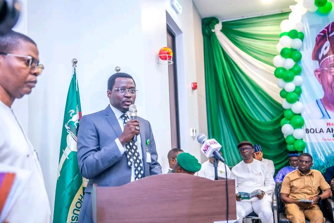 Ismailsiraa's tweet image. Salamun Alaikum.

Yau chikin ikon Allah Kwamitin da Hon kabiru amadu Mai Place ke  jagoranta na Sports a Majalisar Tarayya Abuja, 

sun gabatar da program na kaddamar da  Raba kayan wasa ga kanan nan kungiyoyin kwallo kafa guda 5,460 a duka fadin Nigeria ✍

#pyf