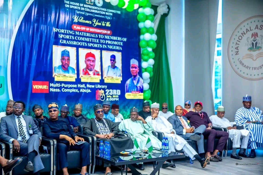 Ismailsiraa's tweet image. Salamun Alaikum.

Yau chikin ikon Allah Kwamitin da Hon kabiru amadu Mai Place ke  jagoranta na Sports a Majalisar Tarayya Abuja, 

sun gabatar da program na kaddamar da  Raba kayan wasa ga kanan nan kungiyoyin kwallo kafa guda 5,460 a duka fadin Nigeria ✍

#pyf