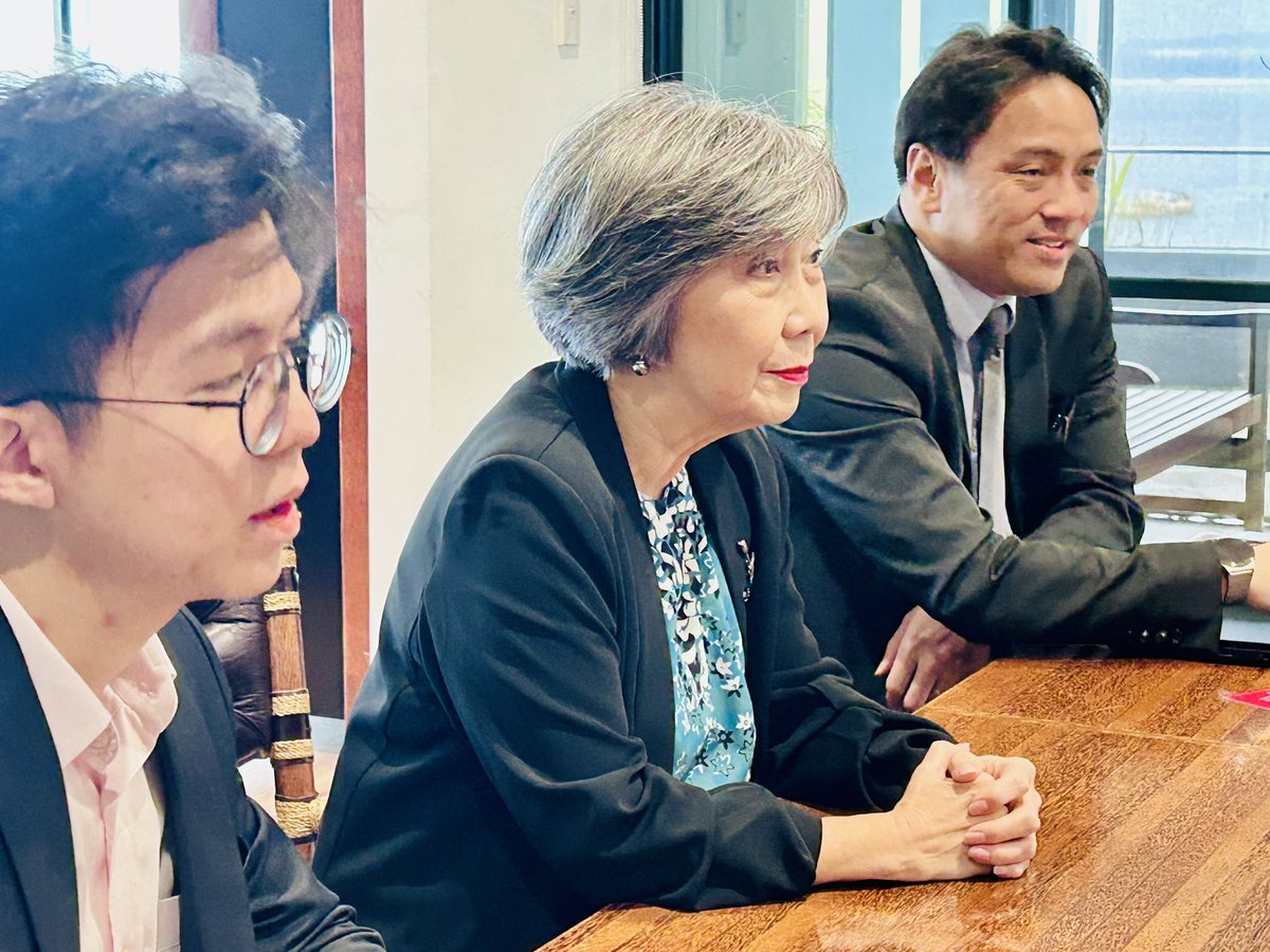 bimanprasad's tweet image. Pleased to meet H.E. Mrs. Mary Seet-Cheng, Singapore’s Non-Resident High Commissioner to Fiji and Ambassador to the PIF, in Suva. We discussed strengthening collaboration in education and health — key priorities for both our nations. 🇫🇯🇸🇬
#FijiSingapore #RegionalPartnership