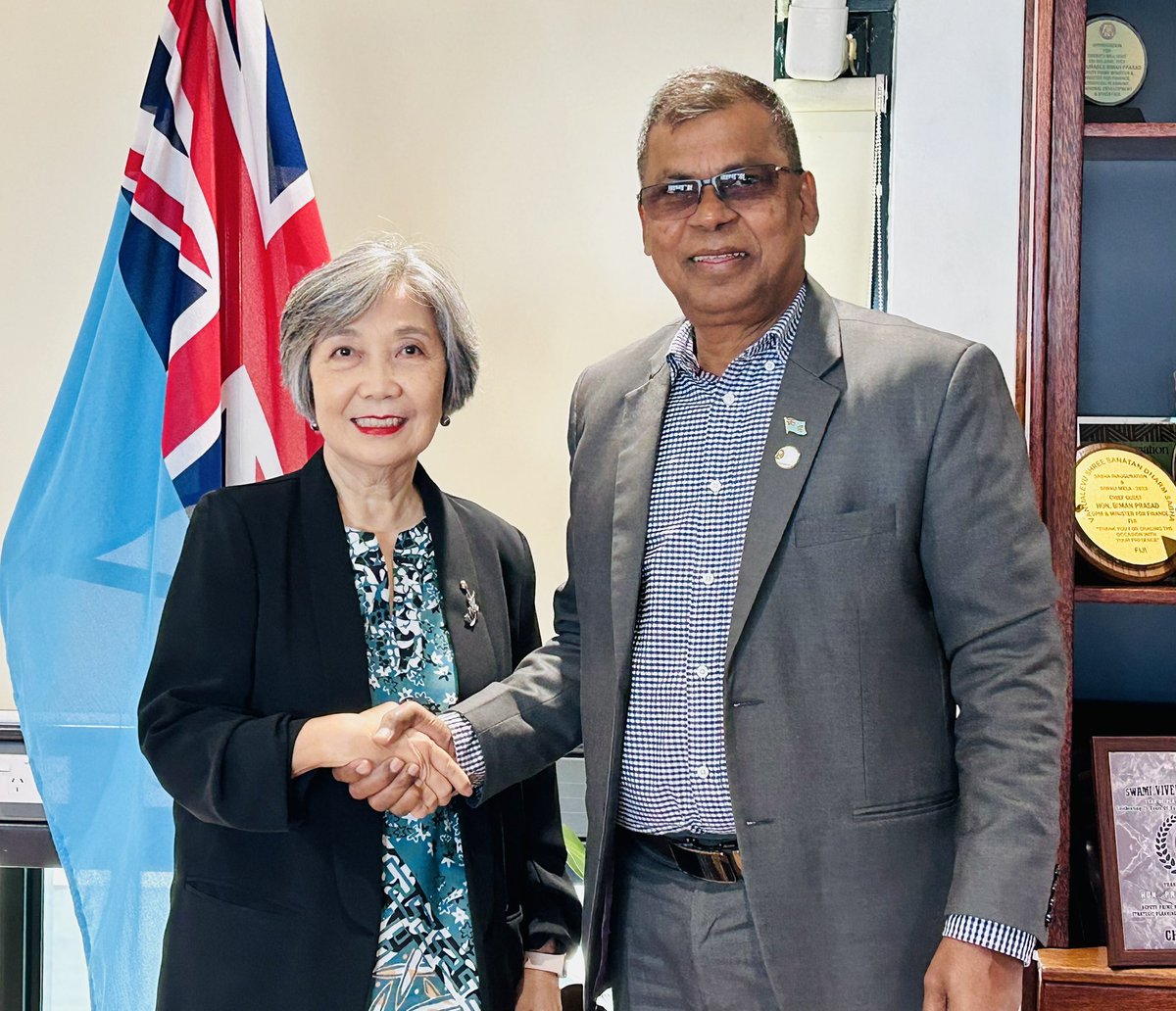 bimanprasad's tweet image. Pleased to meet H.E. Mrs. Mary Seet-Cheng, Singapore’s Non-Resident High Commissioner to Fiji and Ambassador to the PIF, in Suva. We discussed strengthening collaboration in education and health — key priorities for both our nations. 🇫🇯🇸🇬
#FijiSingapore #RegionalPartnership