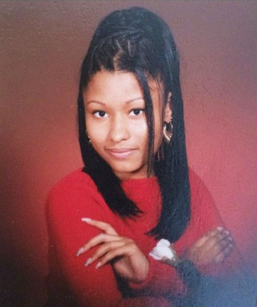 ItsDrMaraj's tweet image. Her face stills exactly the same, other girls have a new face every two months 💀