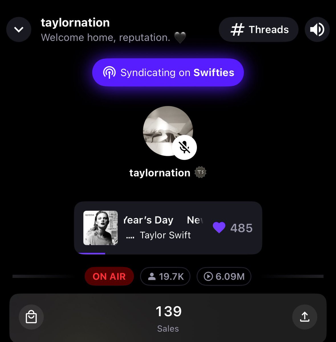 SwimBeckRun's tweet image. Bringing me back to closing night, crying, singing, hugging, swaying with my bestie 🖤
#reputationEraTSTheErasTour
@STATIONHEAD
@Taylornation13 @taylorswift13