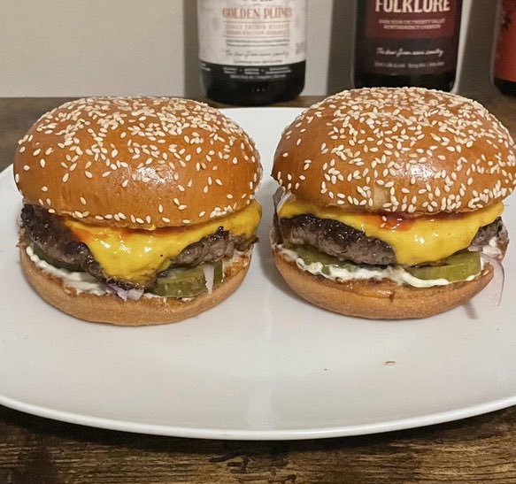 🚨Does mustard belong on cheeseburgers?