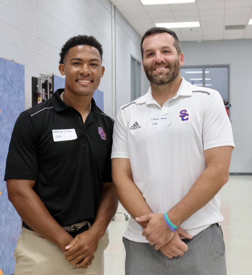 DCSeNews's tweet image. New Teacher Academy Kickoff 2025: Our newest rockstars are ready to take the stage! #TeamDCS #BeTheStandard