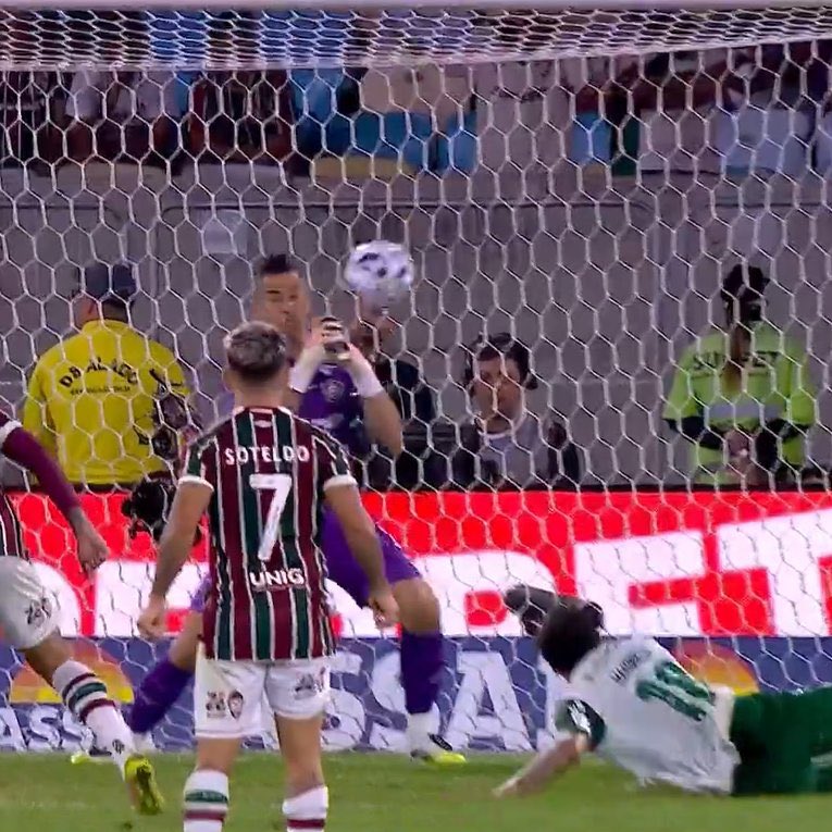 goleadadazoeira's tweet image. Junho - Melhor goleiro do Mundial de Clubes
Julho - Falha bizarra contra o Palmeiras
O futebol é sensacional!