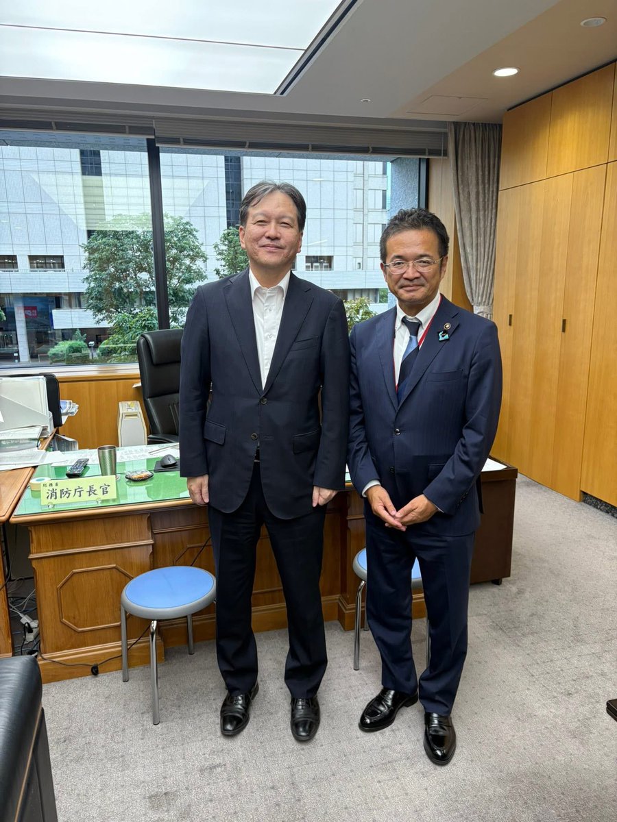 demachi1111's tweet image. おはようございます。
高岡市長として、
国土交通省、総務省、経済産業省等を
回ってきました。

それぞれの省庁の局長や課長の方に、高岡市の来年度予算の要望書を提出してきました。
震災復興、公共交通、まちづくりなど国の支援は不可欠です。
多くの方々にご挨拶し、高岡をアピールしてきました。…