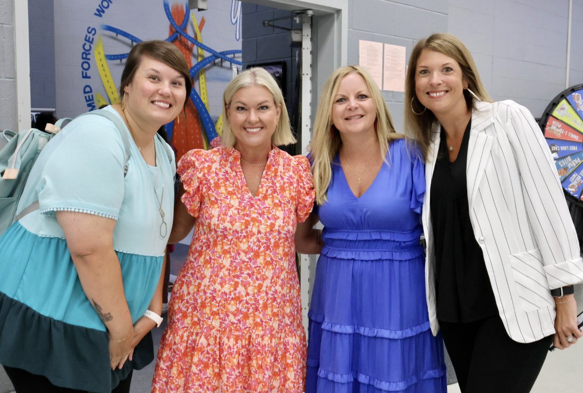 DCSeNews's tweet image. New Teacher Academy Kickoff 2025: Our newest rockstars are ready to take the stage! #TeamDCS #BeTheStandard