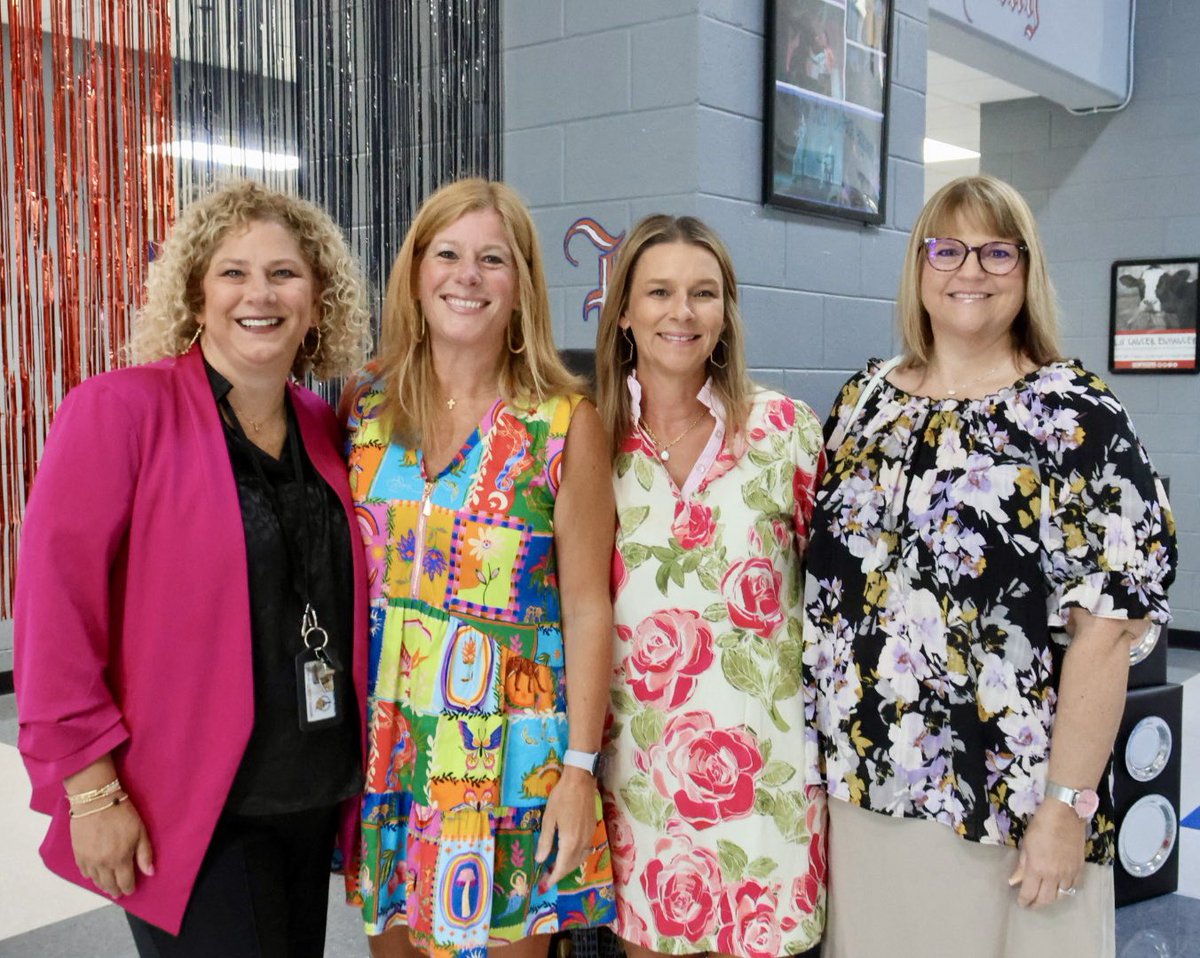 DCSeNews's tweet image. New Teacher Academy Kickoff 2025: Our newest rockstars are ready to take the stage! #TeamDCS #BeTheStandard