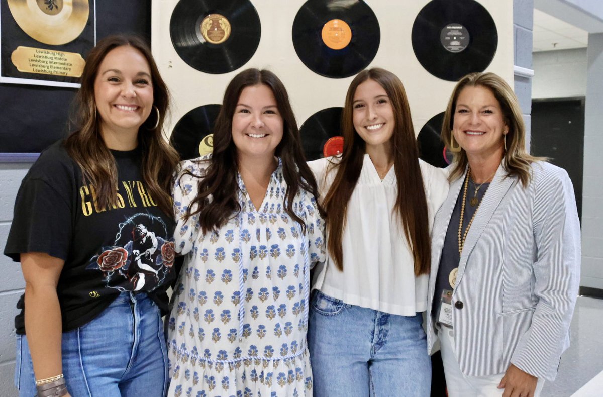 DCSeNews's tweet image. New Teacher Academy Kickoff 2025: Our newest rockstars are ready to take the stage! #TeamDCS #BeTheStandard
