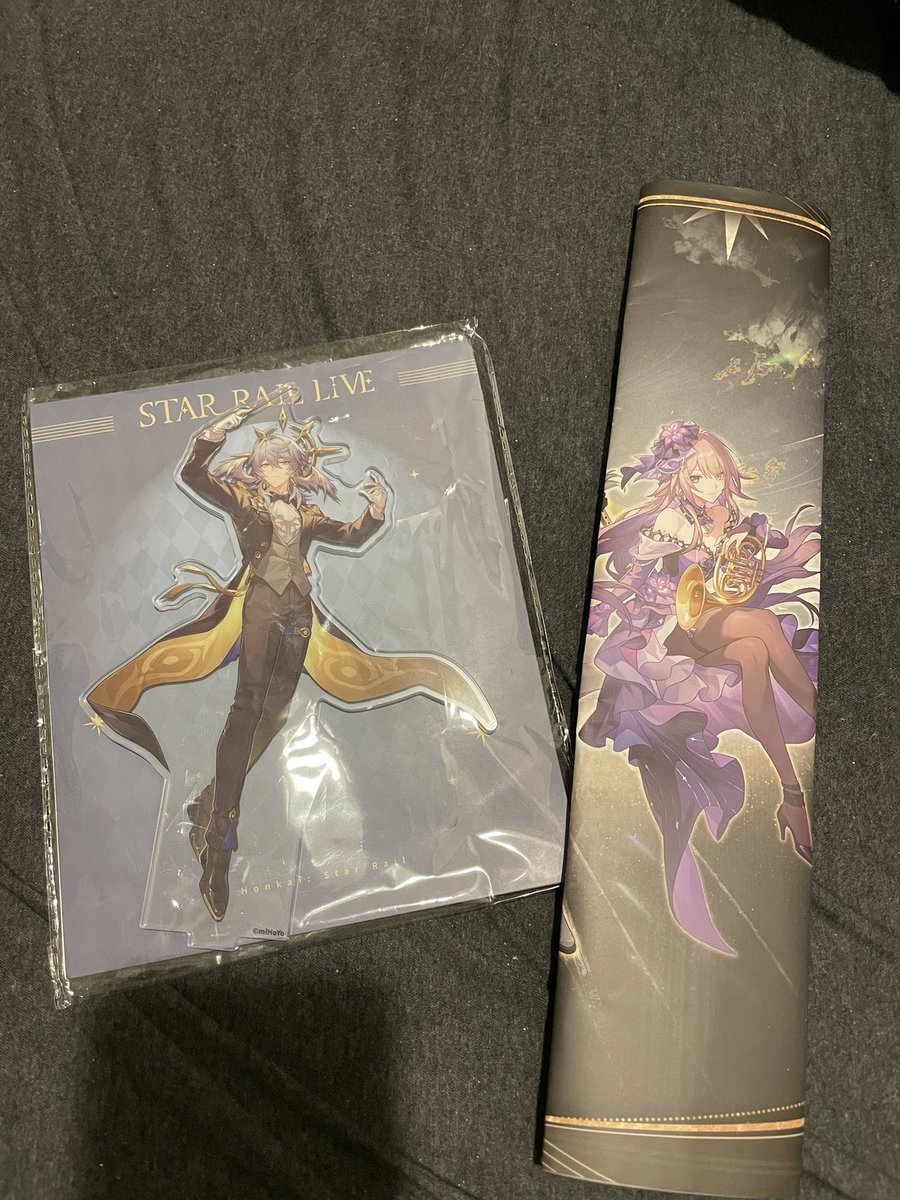 AngoraZailia's tweet image. My prizes from @honkaistarrail’s giveaway arrived!! The folded poster hurt my soul but all the merch is so nice 😭❤️
Thank you again Hoyo for the merch!! Someday I’ll get to see the concert in person 🥹🫶