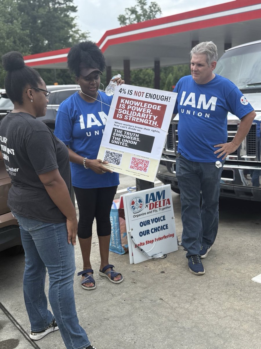 The #BetterInAUnion bus tour was in Atlanta today to support <a href="/IAM_Union/">IAM Union</a>, @AFA_CWA, @UNITEHERE and <a href="/SEIU/">SEIU</a> workers at the Atlanta Airport. It was an honor to meet them and hear their stories about what inspired them to organize a union. The entire labor movement has their back.