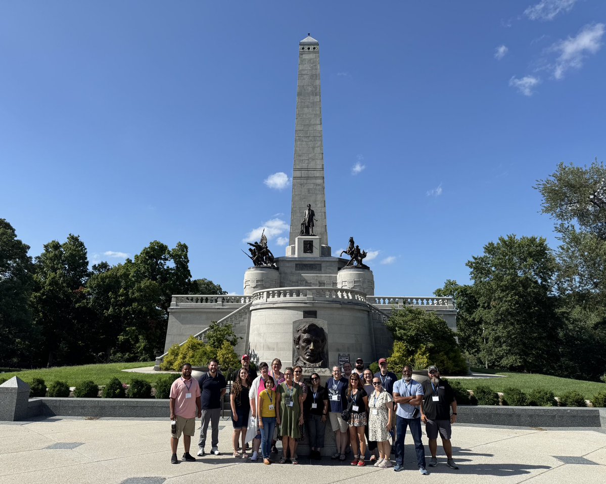 mremrich1's tweet image. Day 3 at the @Gilder_Lehrman and @ALPLM Reframing Lincoln seminar
✅ Incredible lecture from @CivilWarJon on Lincoln and the Emancipation Proclamation
✅ Pedagogy session (with me😃) over best practices, using art and a little hexagonal thinking
✅ Tour of the Old State Capitol…