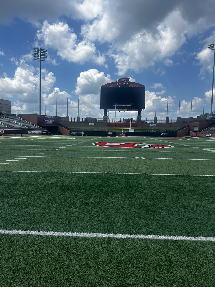 CoachThurm87's tweet image. In 31 DAYS THIS SCENE WILL BE DRASTICALLY DIFFERENT. PAINT IT RED. #GoTops
