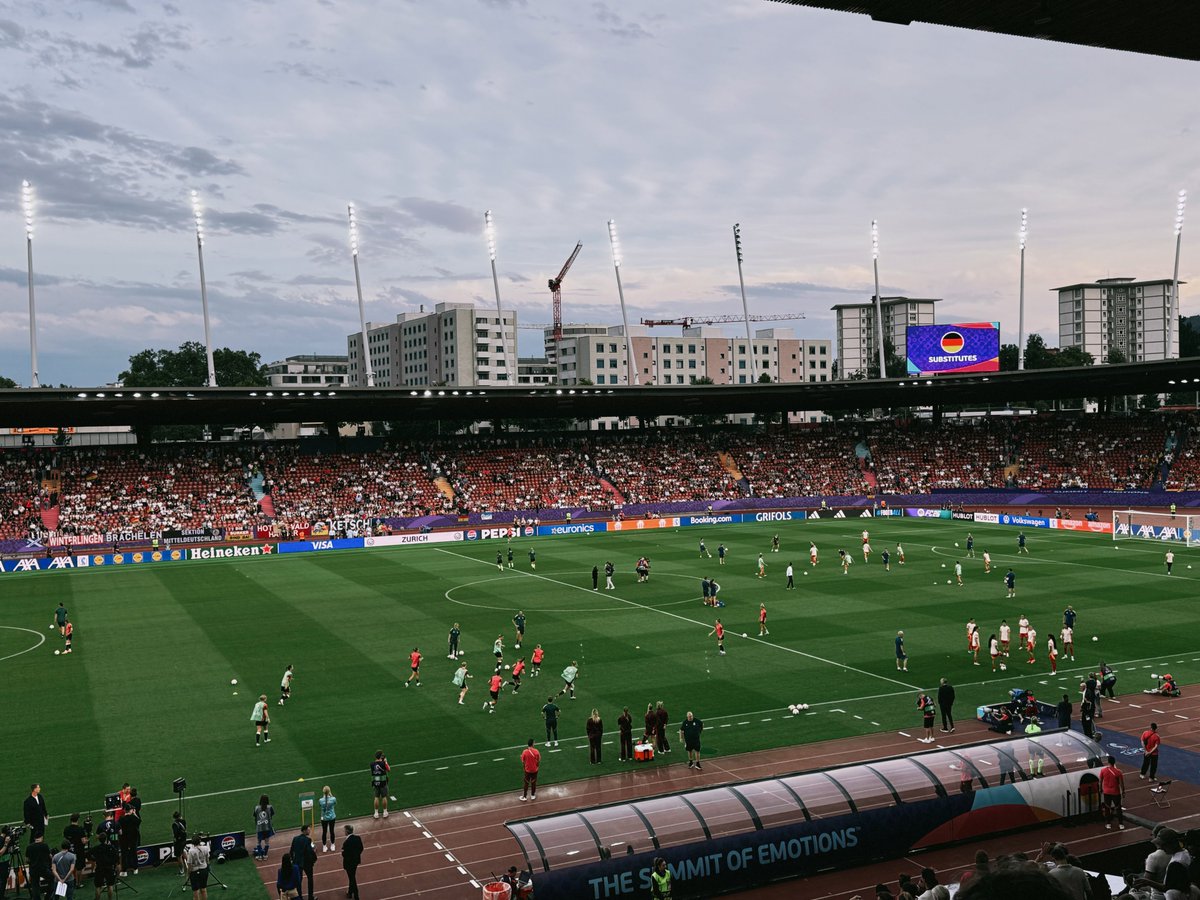 GirlsontheBall's tweet image. 馃搷 STADION LETZIGRUND
Game 18 + the penultimate one of our Euro 2025 journey. A final visit to this stadium in Z眉rich that has felt like home.
Germany take on Spain for a spot in the Final. KO 20:00 BST. Live on BBC One.
#GERESP | #WEuro2025 | #GOTBLive