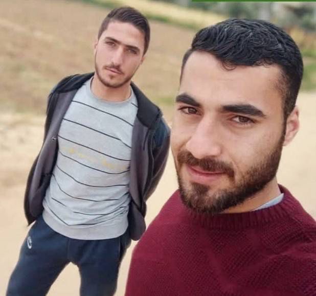 Qadeyah1's tweet image. ارتقاء الشاب أنس محمد عزام إثر استـهـداف حي الزيتون شرق مدينة غزة بالأمس، ليلتحق بشقيقيه الشهـ،ـيدين عمر وأحمد، وهم أحفاد الشهـ،ـيد الشيخ أحمد ياىىىين.
