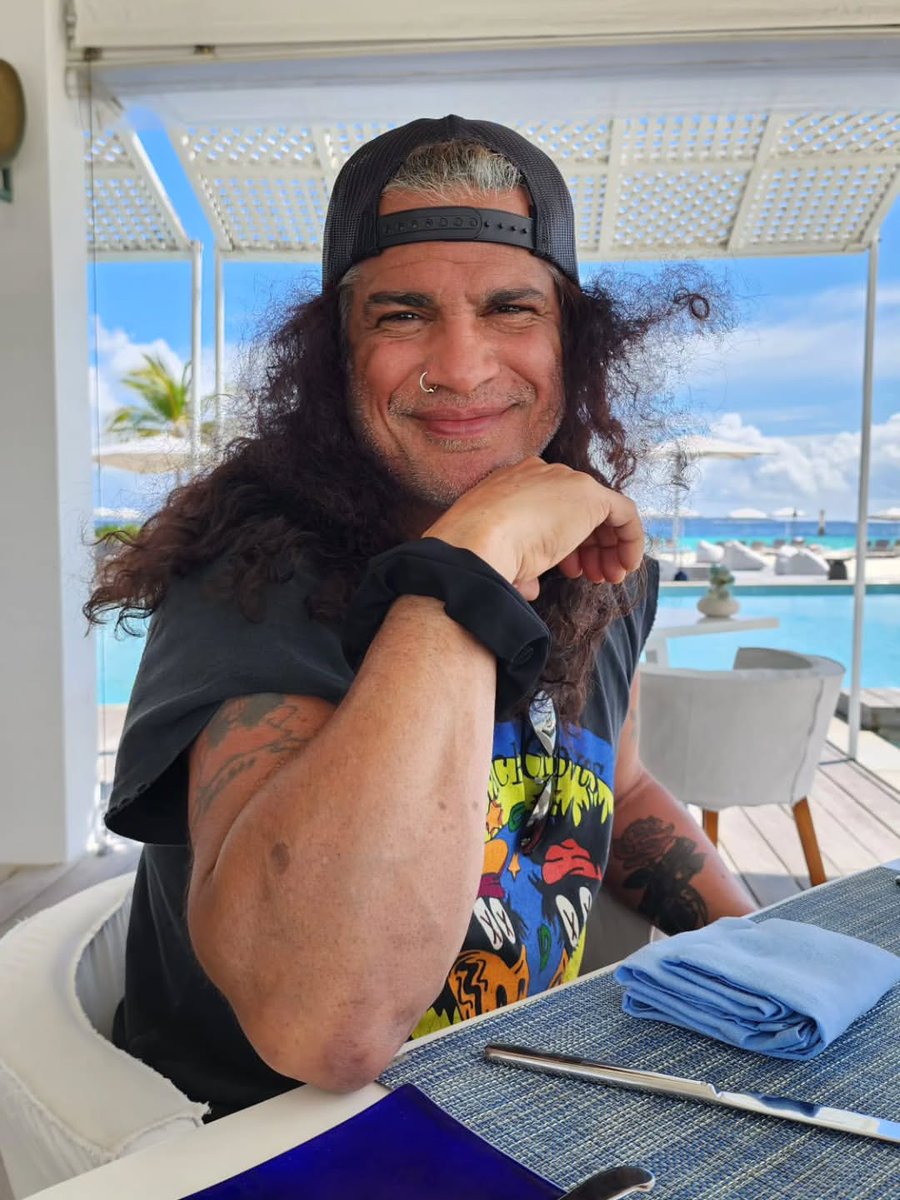 SlashNews1's tweet image. Thanks to Meegan for this lovely pic of our birthday boy! 🙂
#Slash