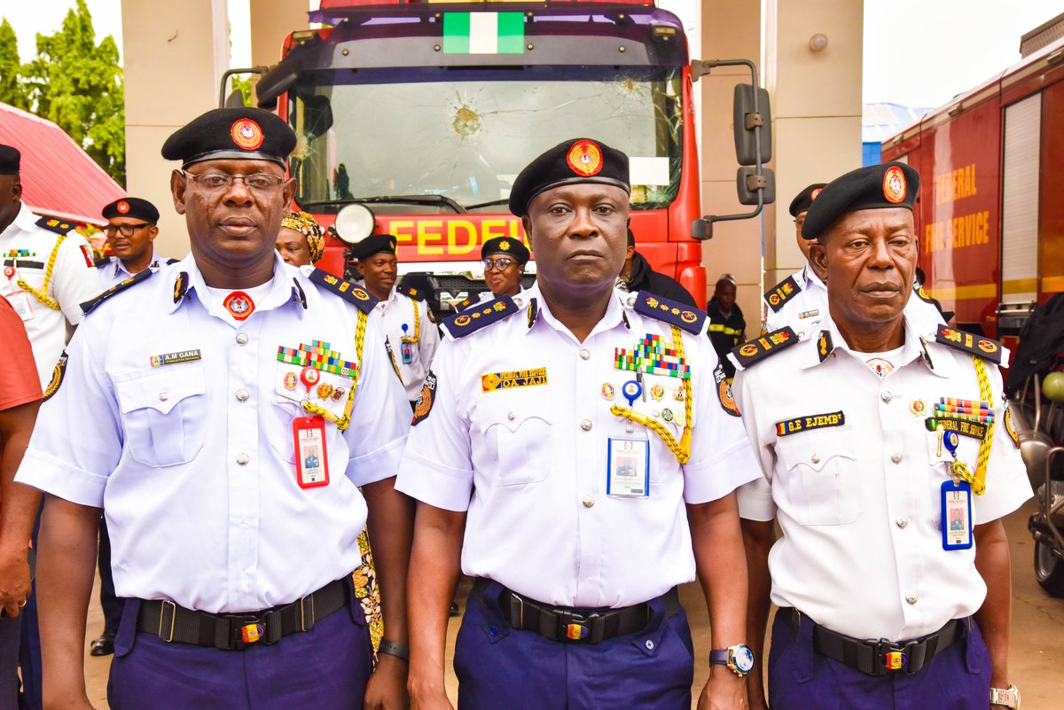 Fedfireng's tweet image. PRESS RELEASE
FEDERAL FIRE SERVICE DECORATES NEWLY PROMOTED SENIOR OFFICERS
The Federal Fire Service today held a decoration ceremony in honour of its newly promoted senior officers at the Conference Hall of the Service Headquarters, Abuja.
The event witnessed the formal…