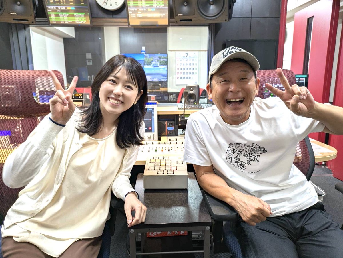 yokonandes's tweet image. 中根と「ジャンケン」をやるようになって何年経つんだろう。不思議なもので「ジャンケン」にも流れがあって…勝てなくなると、勝つ気すらしなくなる。今年は32戦で9勝16敗7分。大きく負け越し。それにしても「ジャンケン」が一番の人気コーナーって…まさに「シンプルイズベスト」の極み！