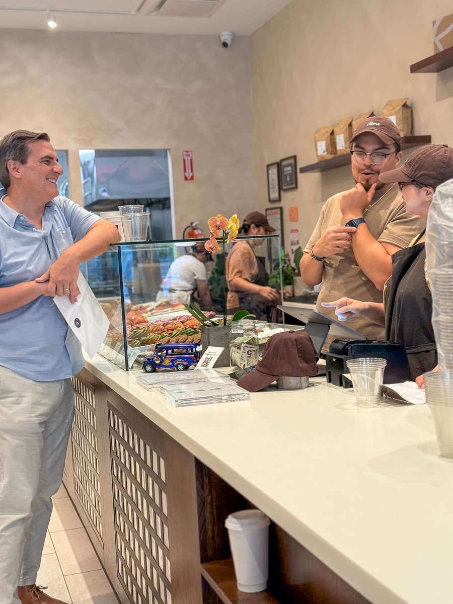 SenGianaris's tweet image. Congrats to Sunnyside's Kora Bakery on being named the best bakery in Queens by @QueensChamber! As a Kora customer I can confirm firsthand that the recognition is well deserved