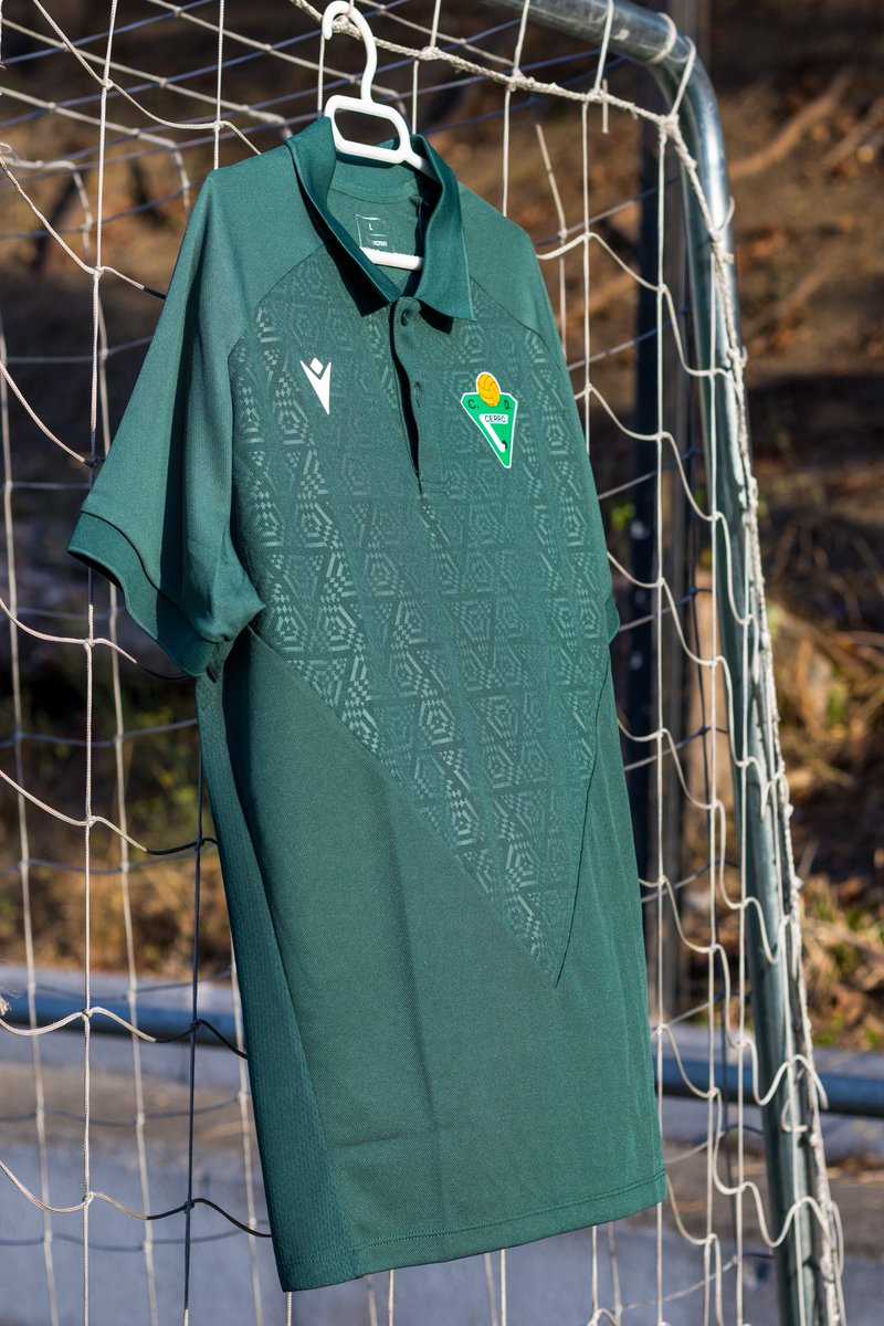 👕 𝕀𝔻𝔼ℕ𝕋𝕀𝔻𝔸𝔻, ℙ𝔸𝕊𝕀Óℕ 𝕐 𝕆ℝ𝔾𝕌𝕃𝕃𝕆.

Presentamos el polo de paseo que llevarán nuestros jugadores esta temporada 2025/26.

#DelMunicipalParaElBarrio💚